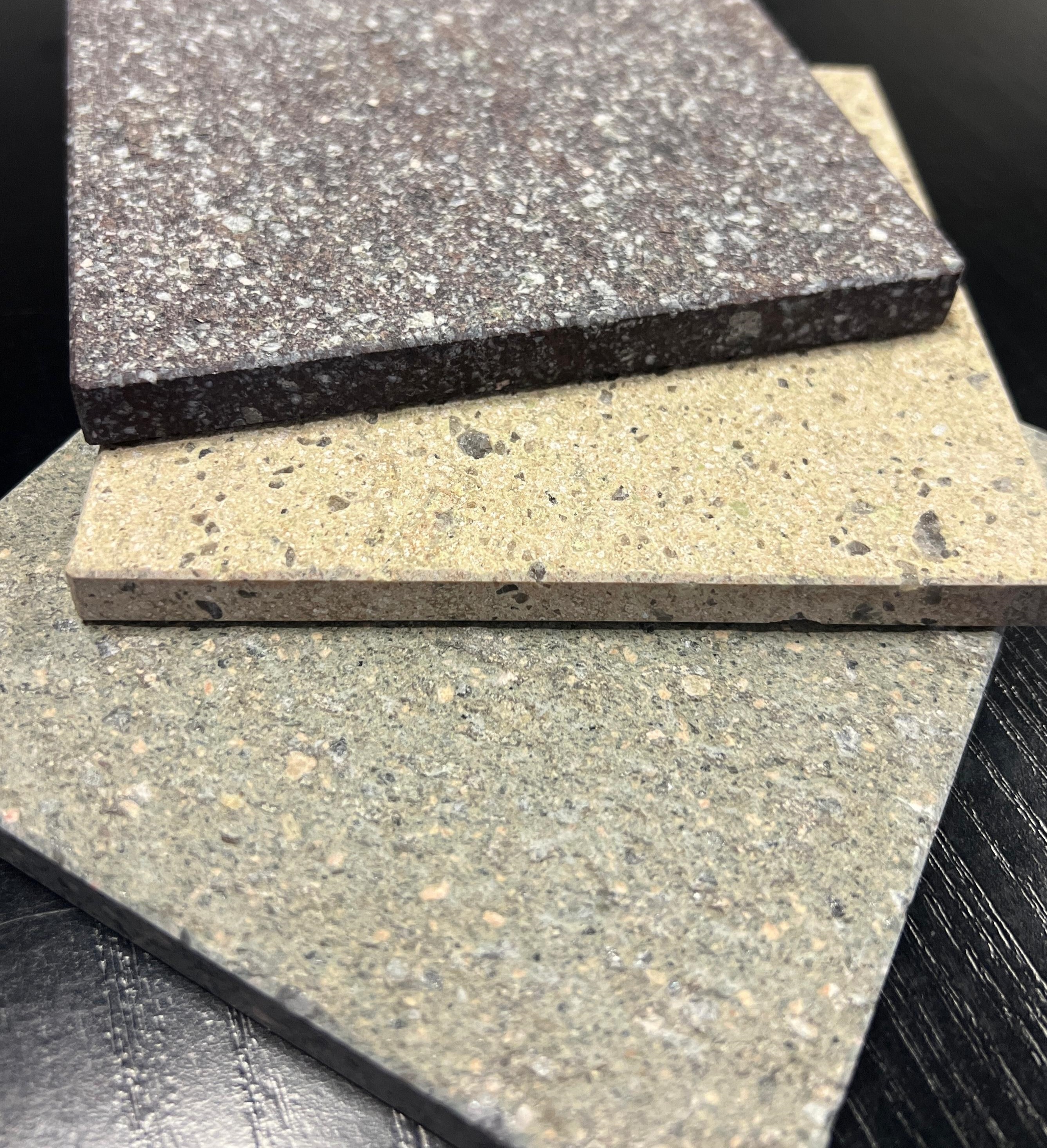 Naturstein-Bodenbeläge: Schiefer, Granit & Porphyr für Innen und Außen